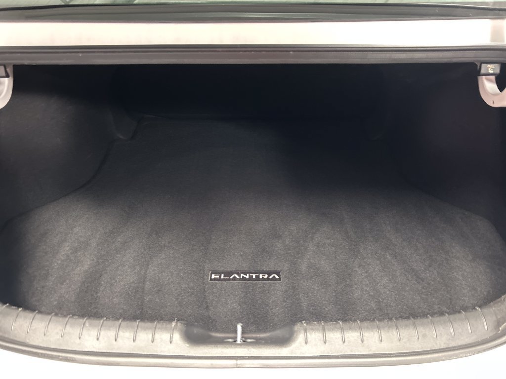Used 2025 Hyundai Elantra SE FWD image 21