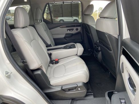 Used 2025 Honda Pilot EX-L image 13