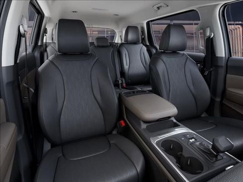 New 2026 Kia Carnival FWD image 15