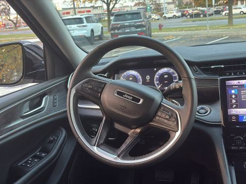 Used 2023 Jeep Grand Cherokee L Limited image 13