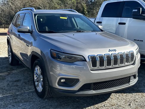 Used 2019 Jeep Cherokee Latitude w/ Popular Appearance Group image 3