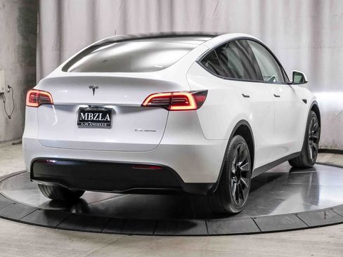 Used 2023 Tesla Model Y Long Range AWD/4WD image 4