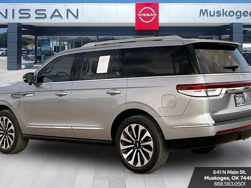 Used 2023 Lincoln Navigator Reserve AWD/4WD image 4
