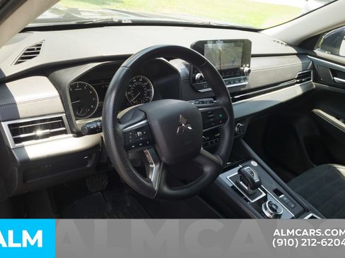 Used 2024 Mitsubishi Outlander SE FWD image 16