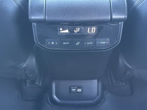 Used 2023 Toyota Highlander XSE image 16