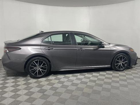 Used 2022 Toyota Camry SE w/ Cold Weather Package FWD image 5