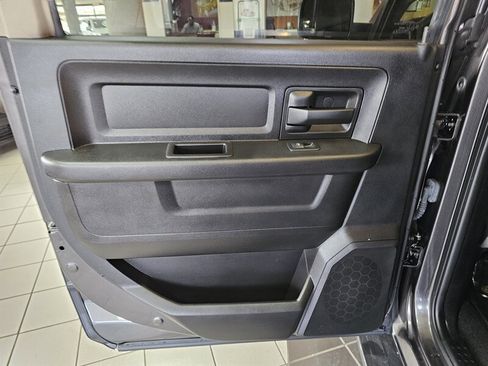 Used 2018 RAM 1500 ST w/ SXT Appearance Group image 19