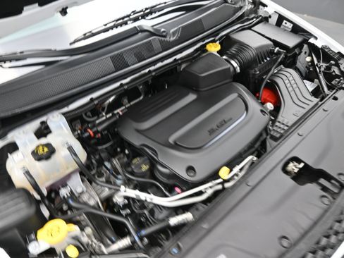 Used 2024 Chrysler Pacifica Touring-L FWD image 25