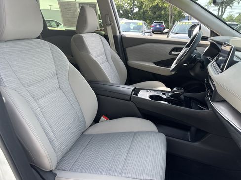 Used 2023 Nissan Rogue SV FWD image 3