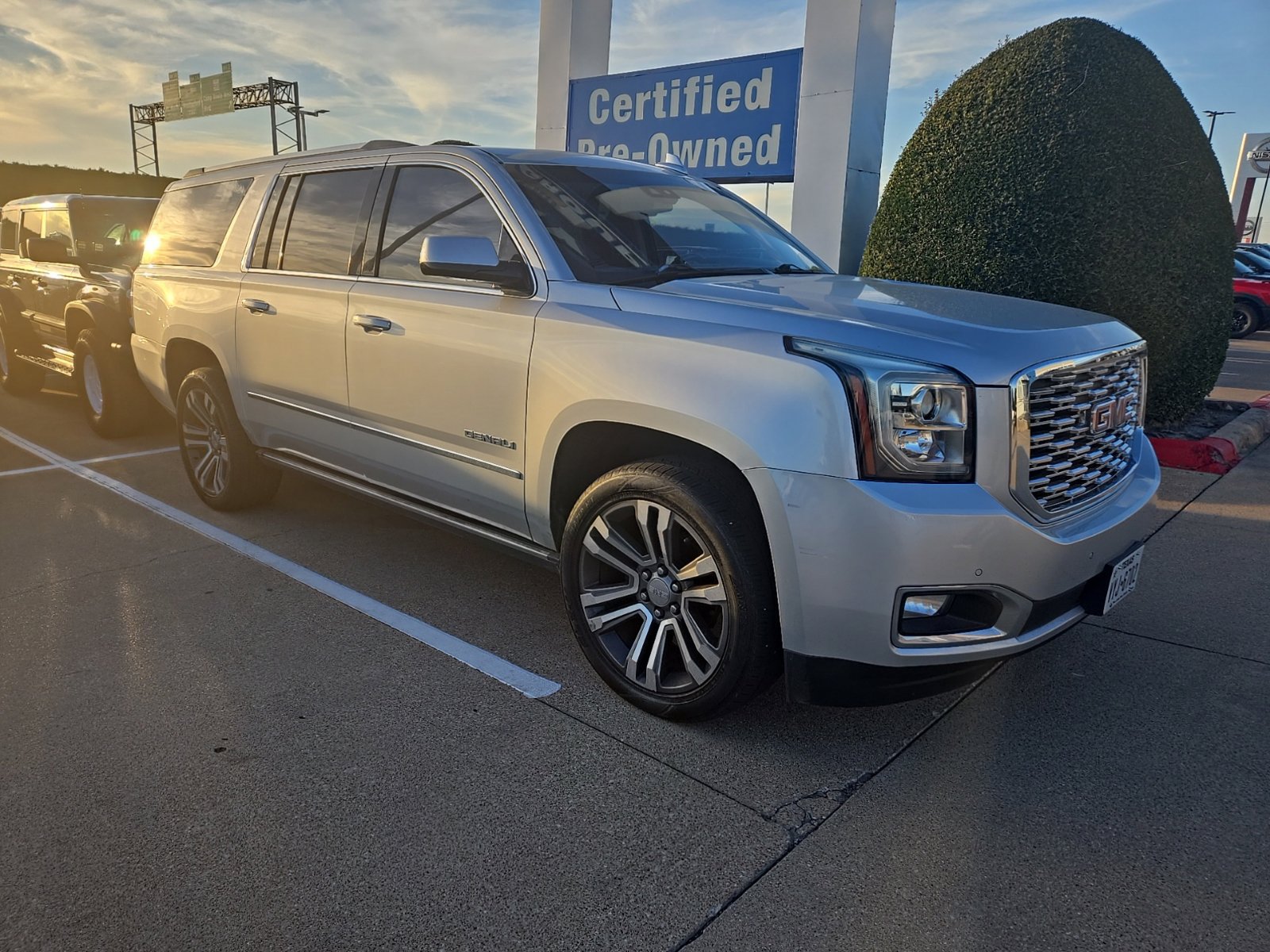 Used 2019 GMC Yukon XL Denali w/ Denali Ultimate Package RWD image 3