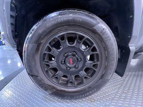 Used 2025 Toyota Tacoma SR5 AWD/4WD image 10
