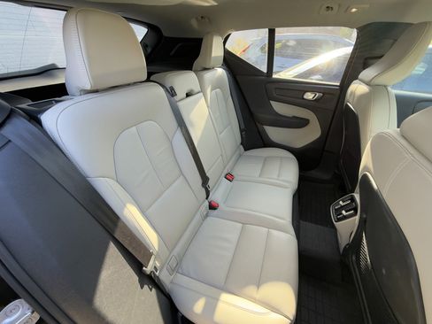 Certified 2023 Volvo XC40 B5 Plus w/ Climate Package image 26