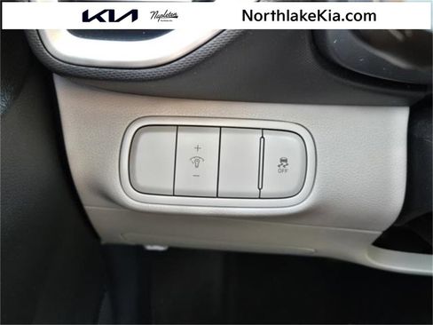 Used 2024 Hyundai Venue SEL image 26