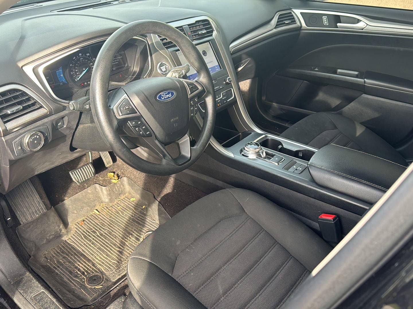 Used 2020 Ford Fusion SE FWD image 11