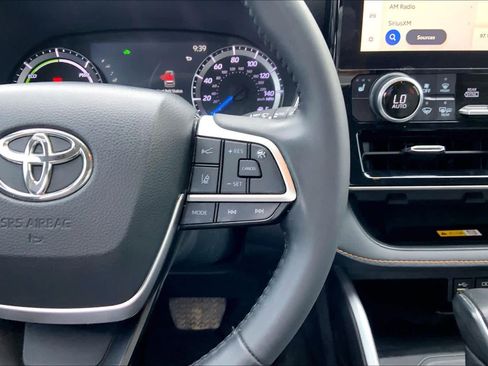 Used 2023 Toyota Highlander Bronze Edition image 25