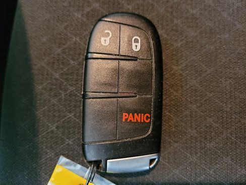 Used 2021 Jeep Grand Cherokee Laredo image 32