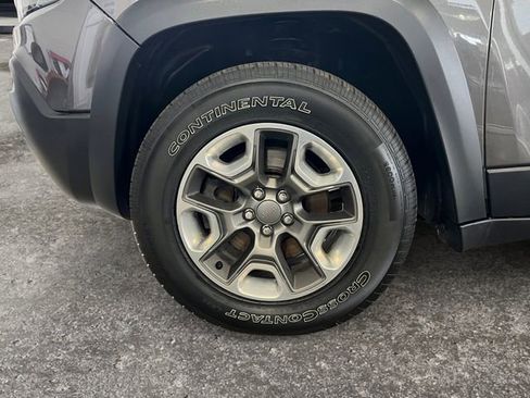 Used 2019 Jeep Cherokee Trailhawk w/ Cold Weather Group image 12