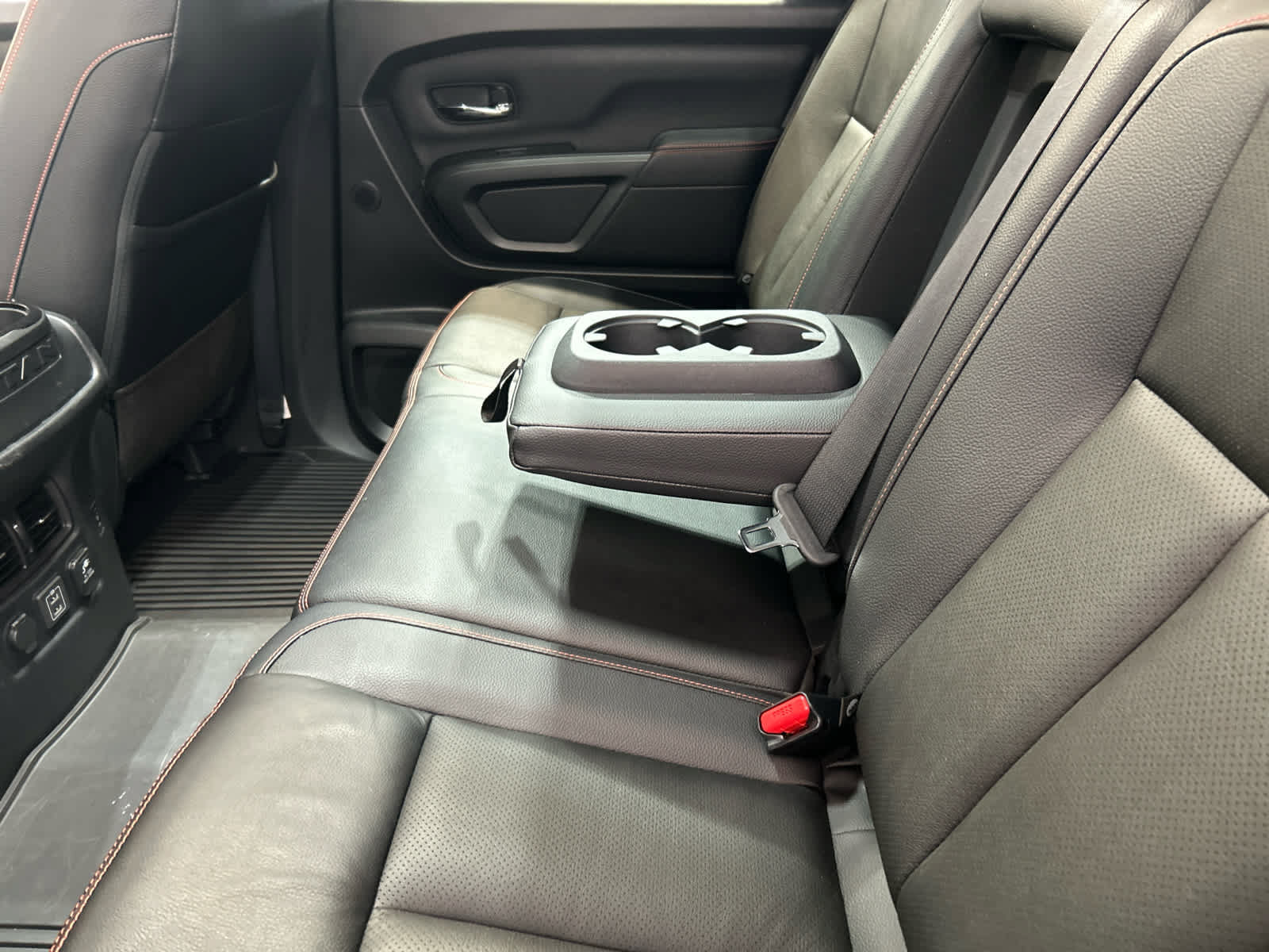 Used 2024 Nissan Titan PRO-4X w/ Pro-4x Convenience Package AWD/4WD image 10