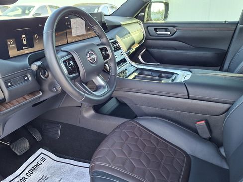Certified 2025 Nissan Armada Platinum image 9