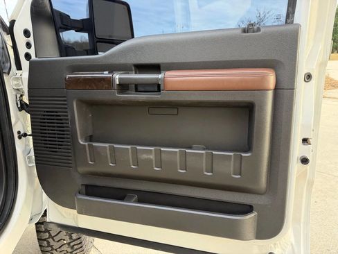 Used 2014 Ford F250 Platinum w/ FX4 Off-Road Package image 20