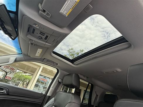 Used 2020 GMC Yukon SLT AWD/4WD image 17