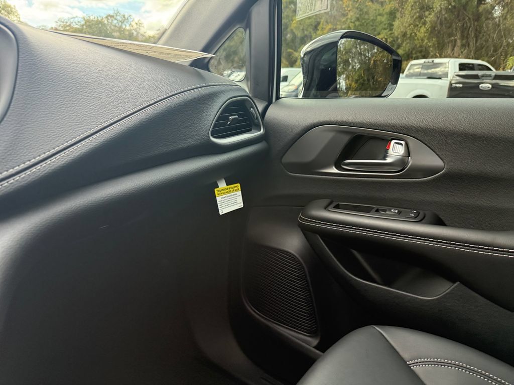 New 2026 Chrysler Pacifica Select FWD image 24