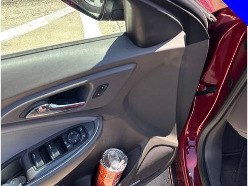 Used 2018 Chevrolet Malibu LT w/ Leather Package FWD image 14
