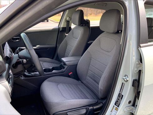 Used 2025 Kia K4 EX image 14