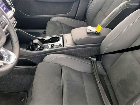 Certified 2025 Volvo XC40 B5 Plus image 14