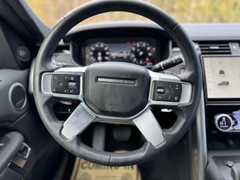 Used 2025 Land Rover Discovery S image 30