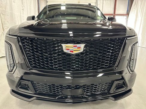 Used 2025 Cadillac Escalade V image 2