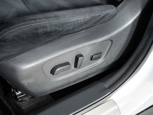 Used 2015 Nissan Rogue SV w/ SV Premium Package image 16