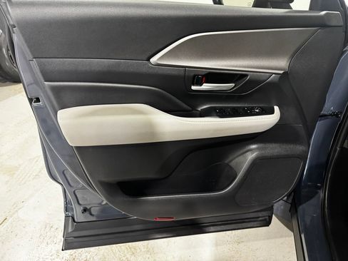 Used 2024 Toyota Grand Highlander AWD image 16