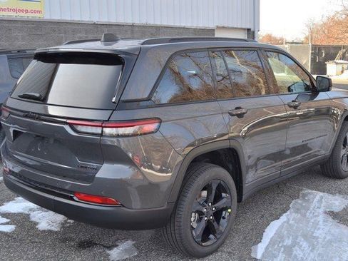 New 2025 Jeep Grand Cherokee Limited w/ Black Appearance Package image 7
