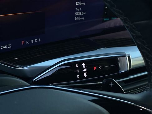 Certified 2025 Cadillac Escalade Premium Luxury image 16