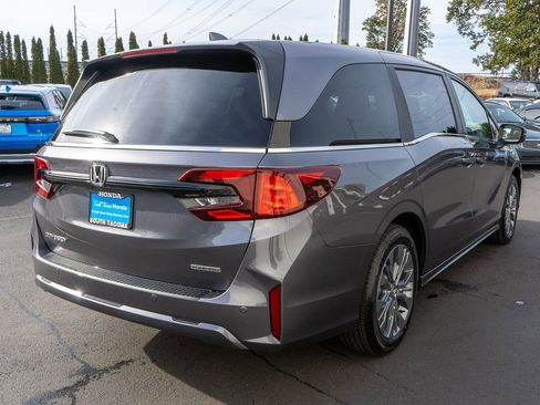 New 2026 Honda Odyssey Touring image 6