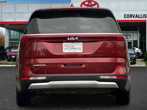 Used 2024 Kia Carnival LX image 5