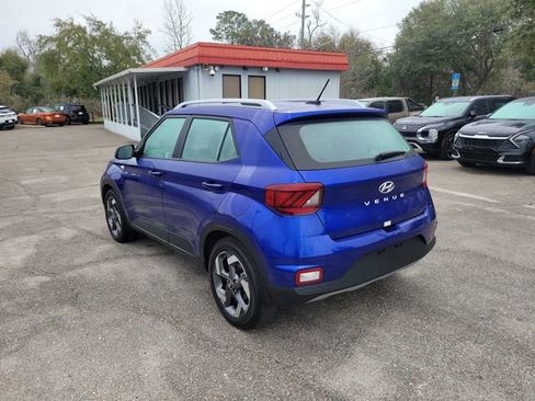 Used 2025 Hyundai Venue Limited image 3