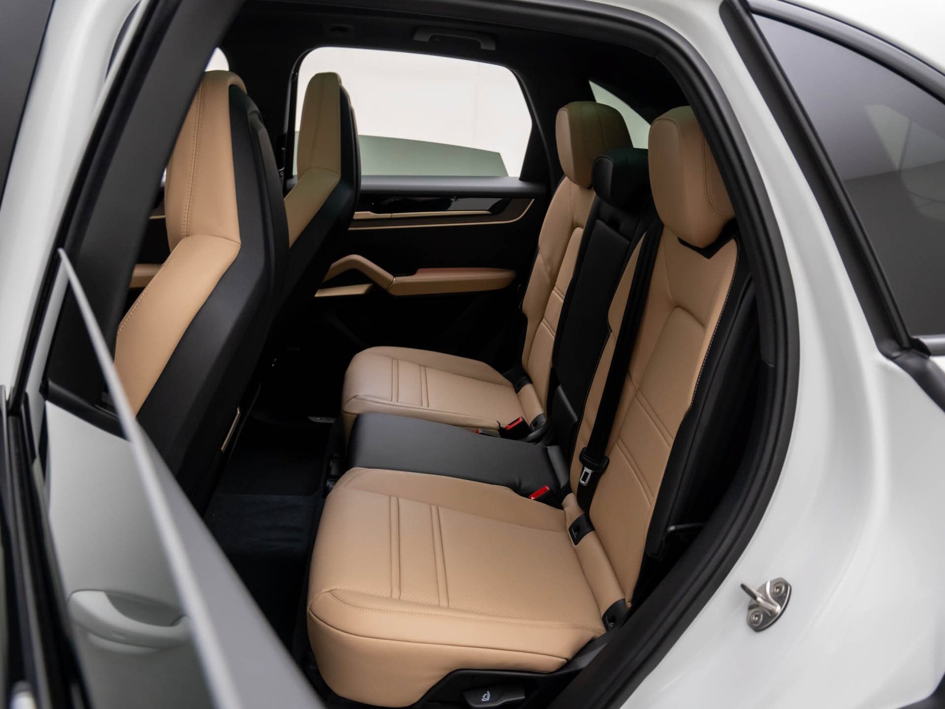 Certified 2026 Porsche Cayenne AWD/4WD image 17