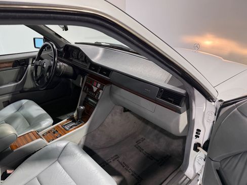 Used 1990 Mercedes-Benz 300 CE Coupe image 38