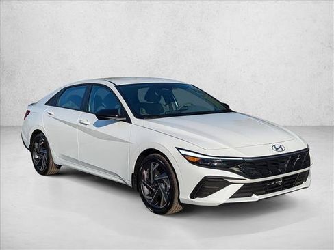 Used 2025 Hyundai Elantra SEL FWD image 6
