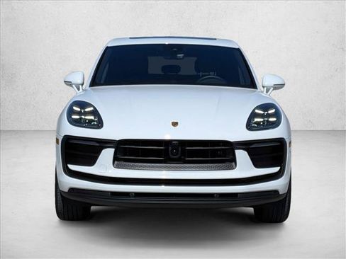 Used 2025 Porsche Macan image 6