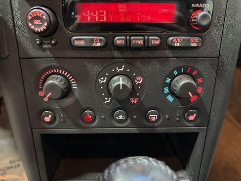 Used 2005 Pontiac Grand Prix GT w/ Leather Trim Package image 18