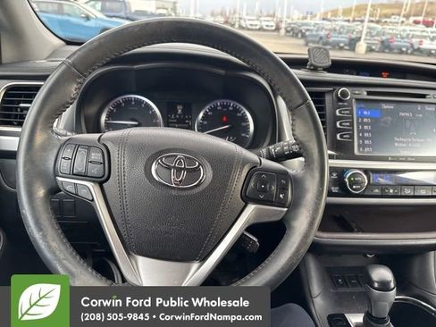 Used 2016 Toyota Highlander XLE image 11