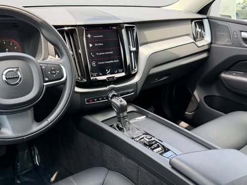 Used 2019 Volvo XC60 T5 Momentum w/ Multimedia Package AWD/4WD image 14