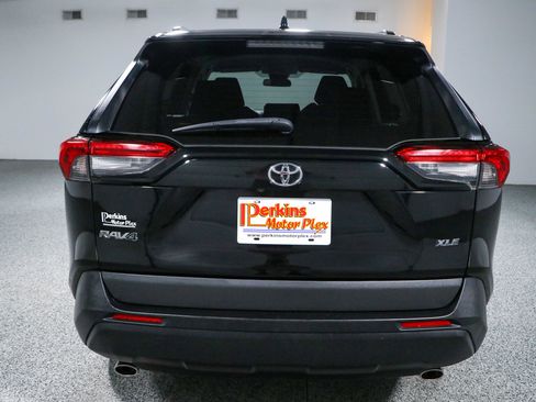 Used 2022 Toyota RAV4 XLE FWD image 8