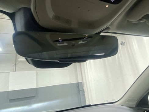 Certified 2025 Volvo XC40 B5 Ultra image 28