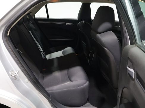 Used 2019 Chrysler 300 Touring image 21