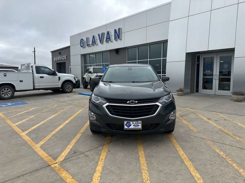 Used 2020 Chevrolet Equinox LT image 2