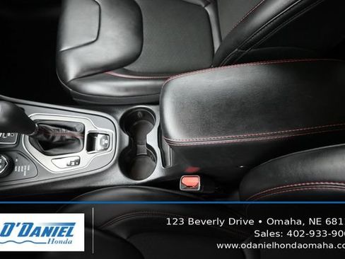 Used 2020 Jeep Cherokee Trailhawk w/ Cold Weather Group AWD/4WD image 33